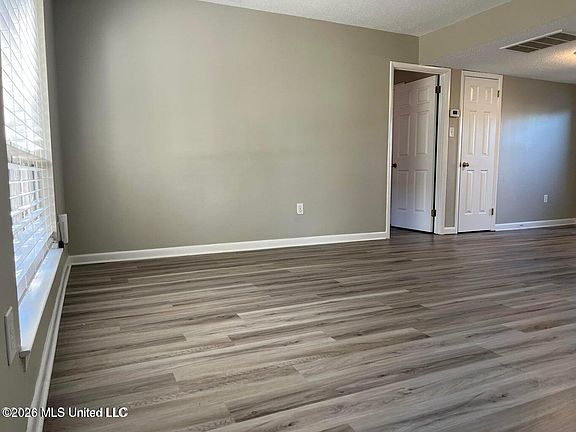 4th image of 550 Post Rd APT 607