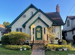 23 Buckingham Rd, Merrick, NY 11566