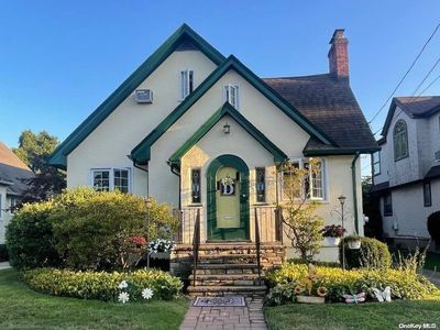 23 Buckingham Road, Merrick, NY, 11566