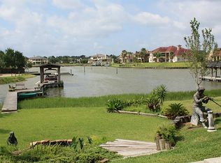 2811 Carmel Woods Dr, Seabrook, TX 77586