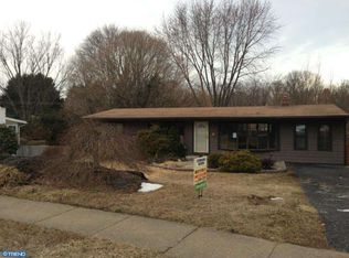 7 Sherwood Ln, Aston, PA 19014