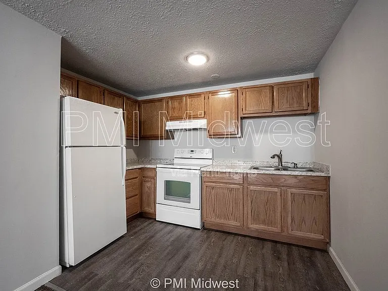 3736 N Meridian St — Photo 10