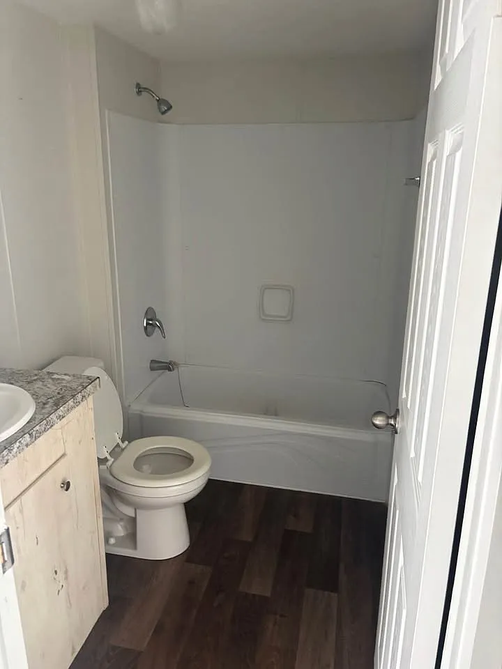 3 bed, $1,200 — Photo 2