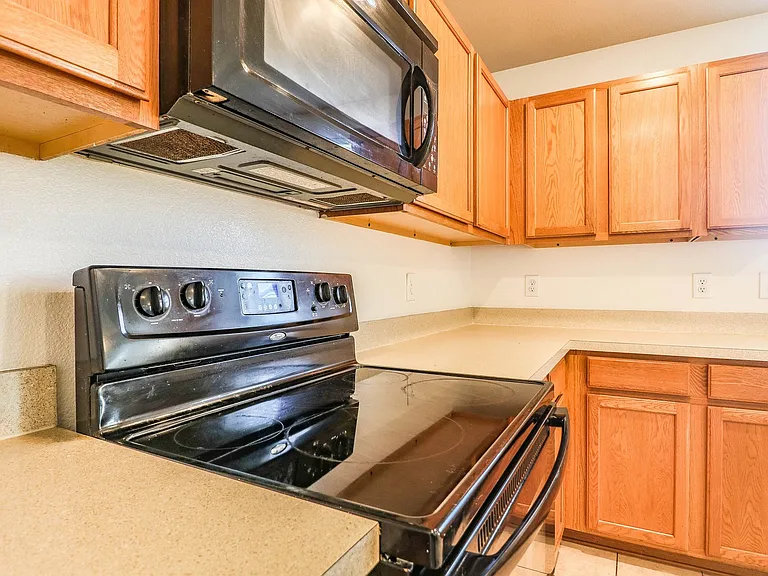 2324 Cavalry Dr — Photo 10