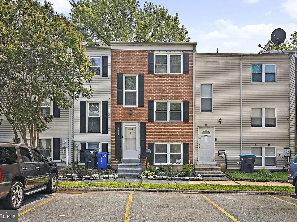 1919 Eloise Ln