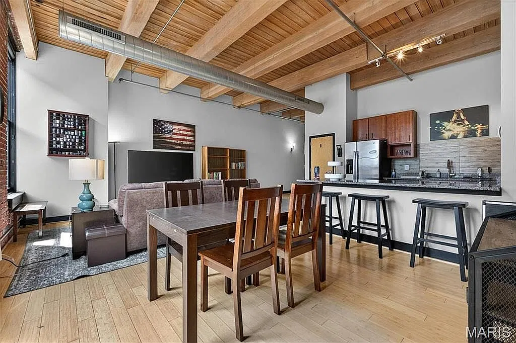 2 bed, 1183 sqft, $2,200 — Photo 4