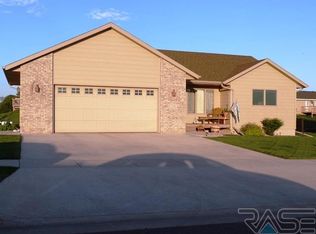 1102 Powderhorn Rd, Dell Rapids, SD 57022