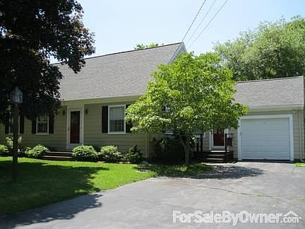 kitchen open to dining room
						:
						Great for parties and entertaining!