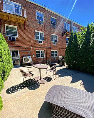Rented by Amorelli Realty | media 13