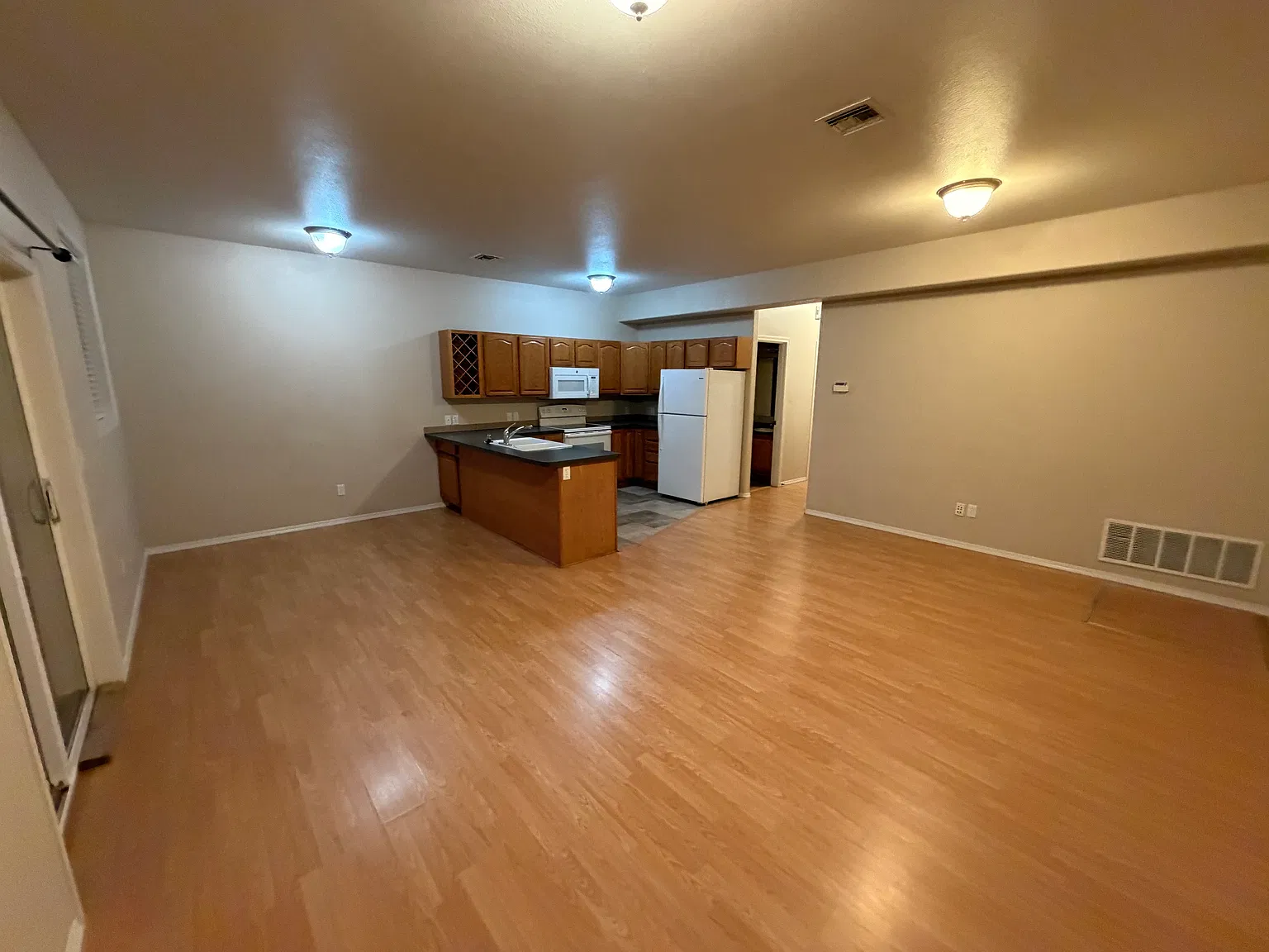 117 NE C St — Photo 2