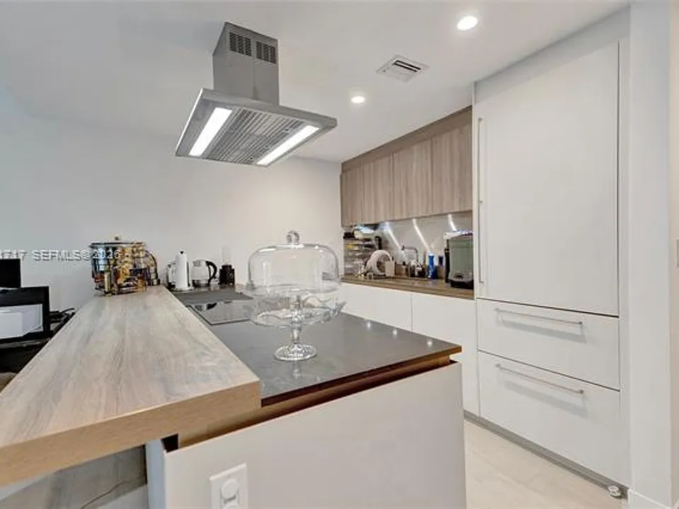 1000 Brickell Plz #CU-3105