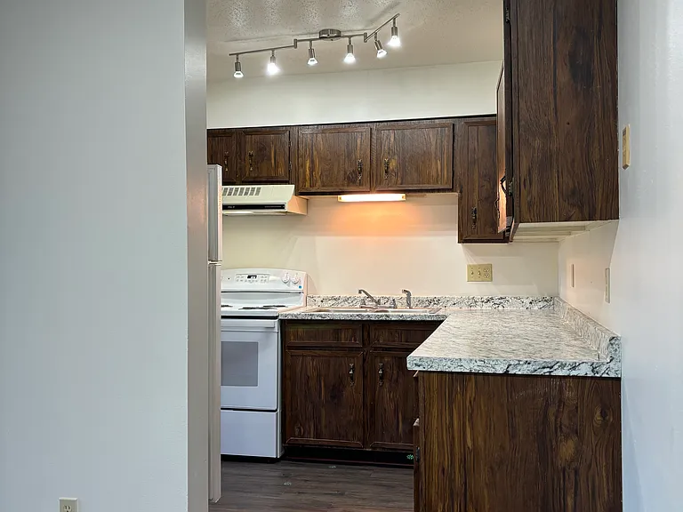 208 Woodwind Ct — Photo 3