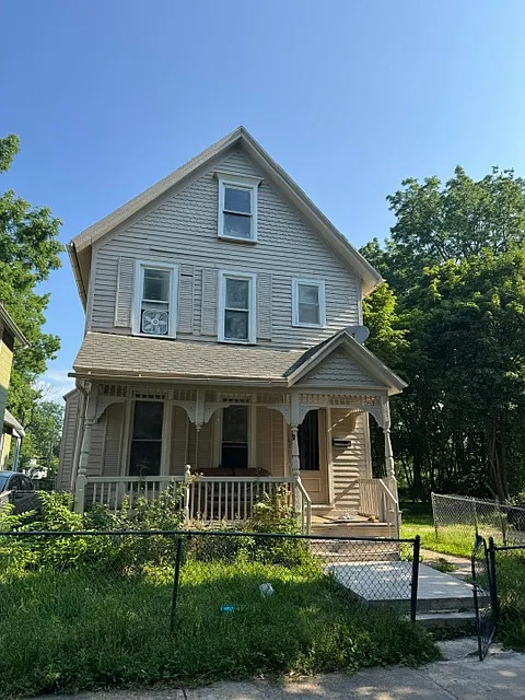 4 bed, 1498 sqft, $1,875 — Photo 1