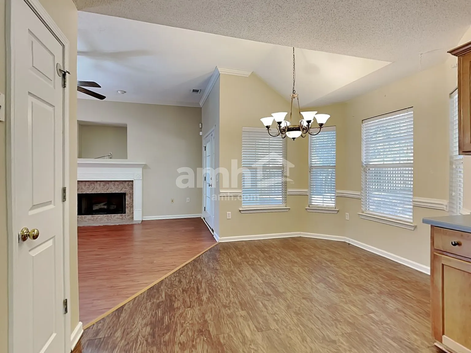 3 bed, 2.0 bath, 1619 sqft, $2,280 — Photo 4