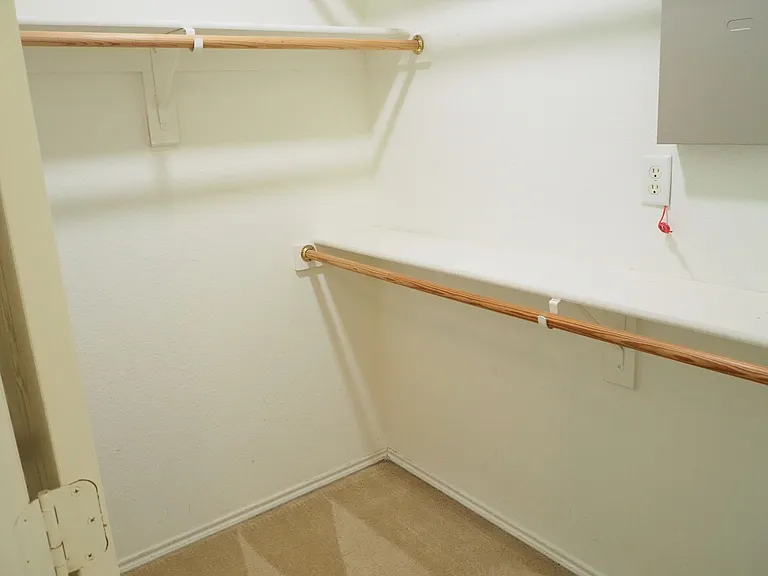 511 Lonestar Park Ln — Photo 16