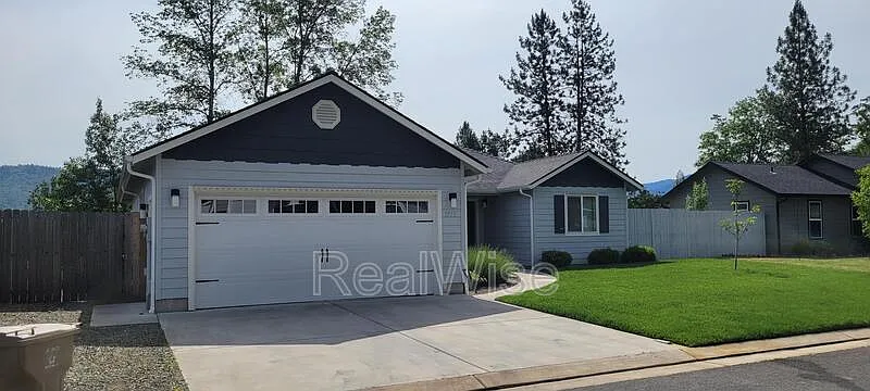 1775 Daffodil Ln