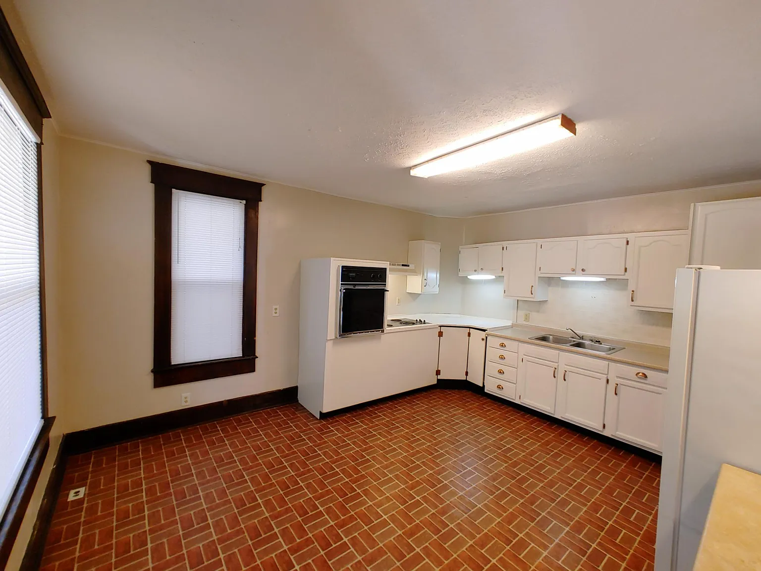 4 bed, 1450 sqft, $1,100 — Photo 2