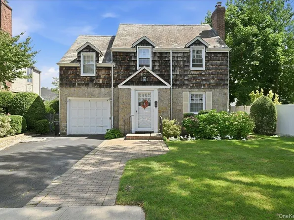 15 May Court, Rockville Centre, NY 11570
