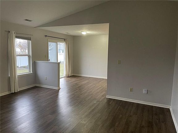 5th image of 2119 Yosemite Dr
