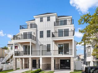 10 N Newport Ave, Ventnor, NJ 08406