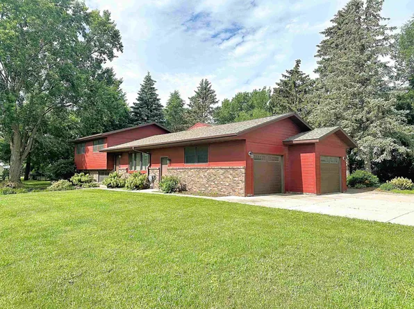 2301 Palmer St, Emmetsburg, IA 50536