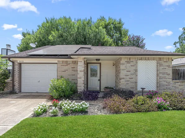 10719 Lakewood Oaks Dr, Sugar Land, TX 77498