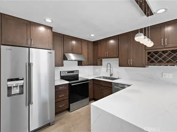 822 E Borchard Ave, Santa Ana, CA 92707