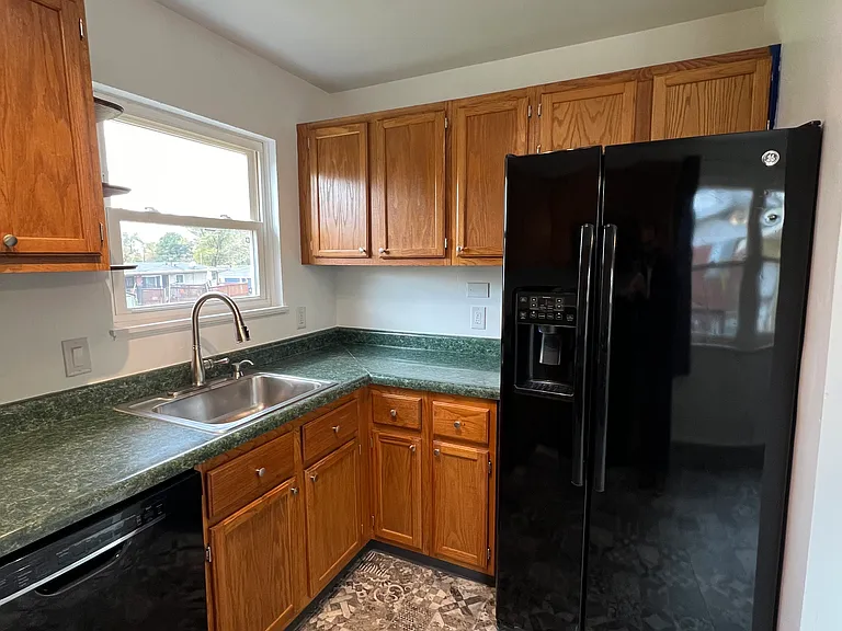 1065 Paddock Dr — Photo 17