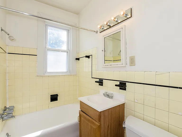 1328 Washtenaw Ave — Photo 7