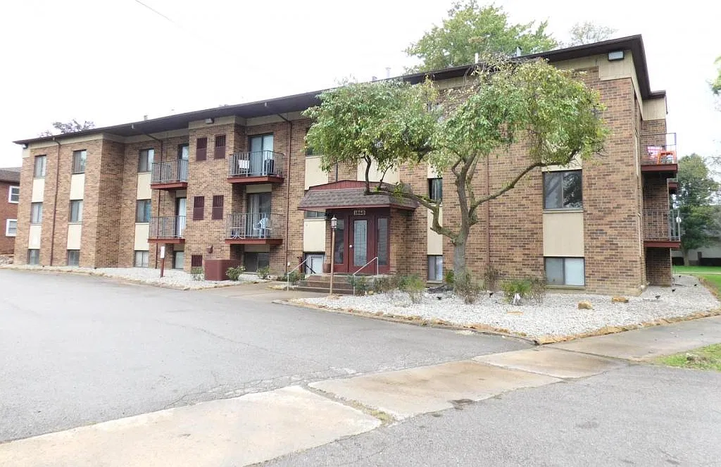 1860 Mahoning Ave. NW — Photo 1