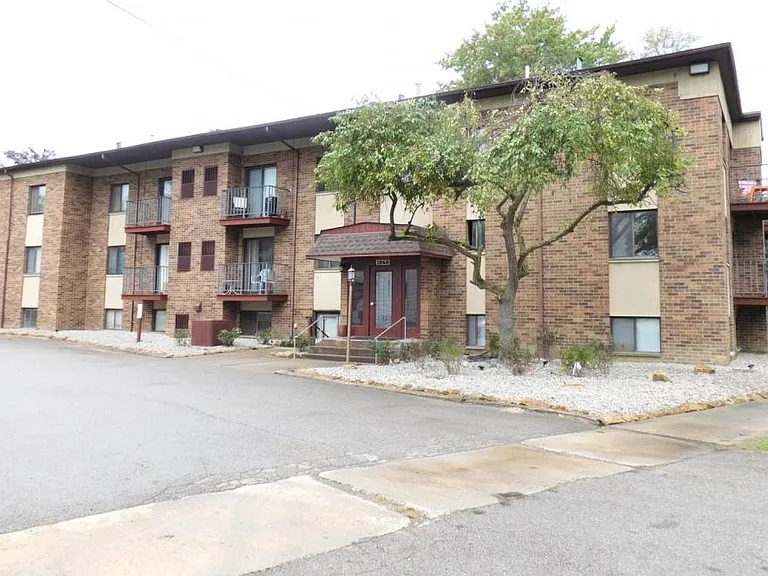 1860 Mahoning Ave NW #306 — Photo 1
