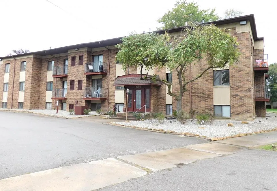 1860 Mahoning Ave NW #306