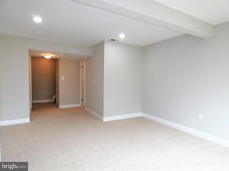 4128 Hamlin Ct — Photo 67