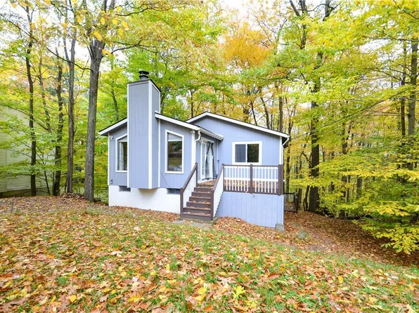 1483 Belgravia Dr, Tobyhanna, PA 18466