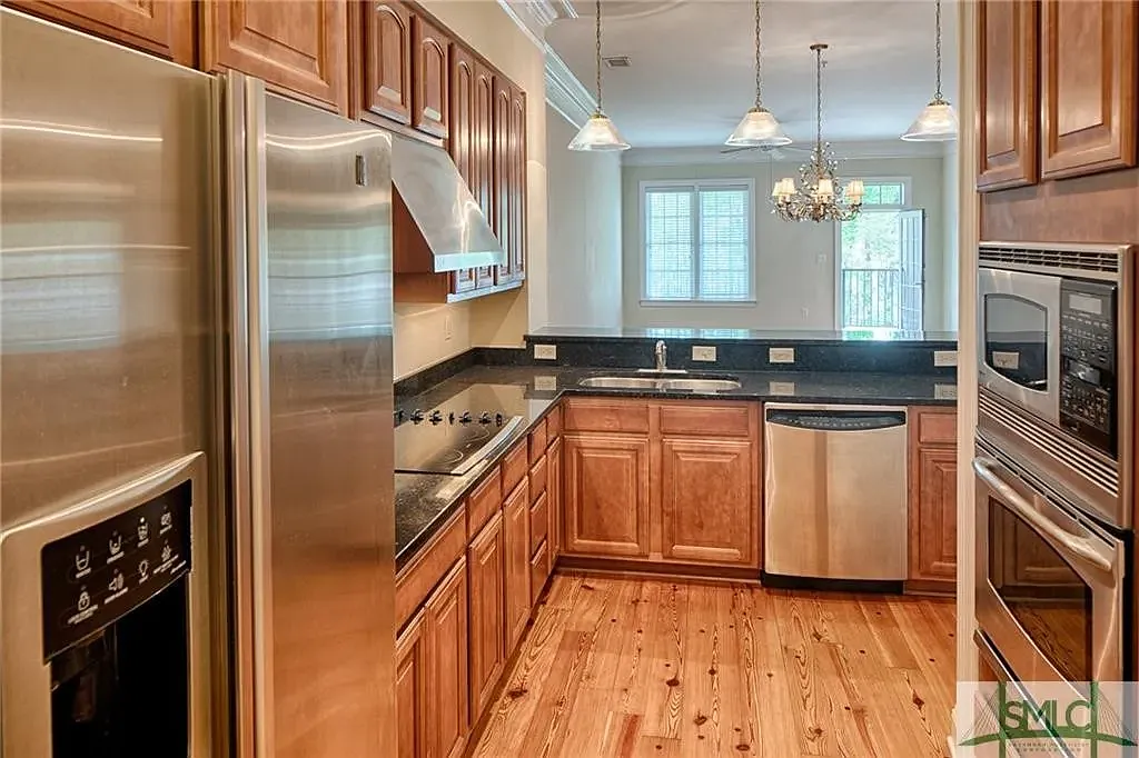 3 bed, 2.5 bath, 1617 sqft, $3,300 — Photo 4