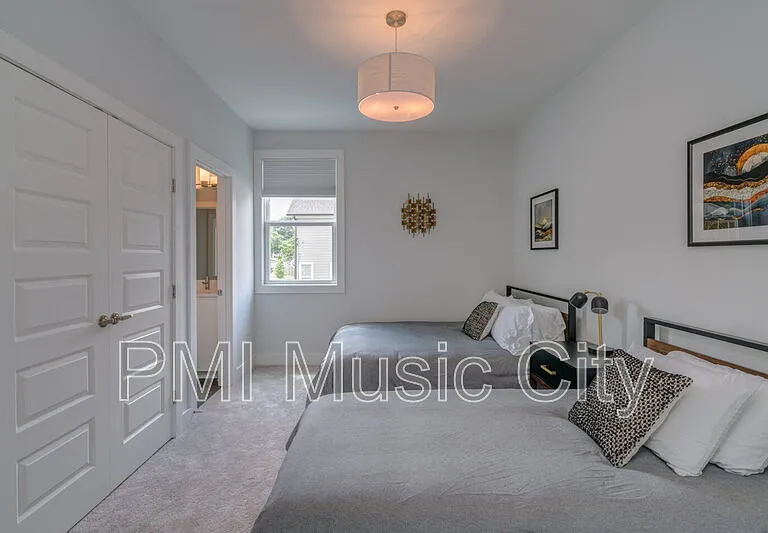 936 Southside Pl — Photo 30