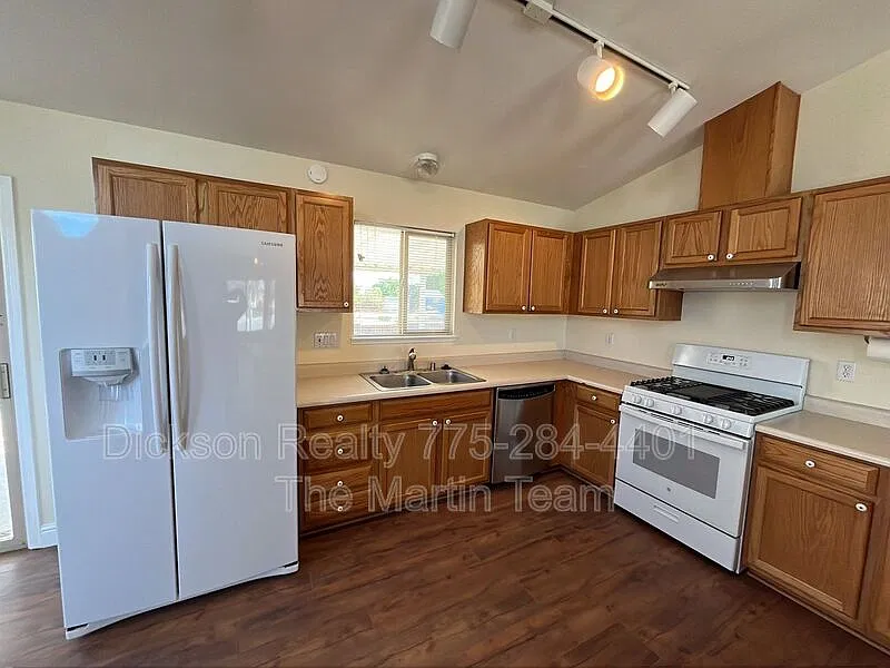 3 bed, 2.0 bath, 1490 sqft, $2,410 — Photo 4