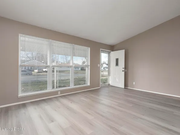 13413 Kinross Blvd, Louisville, KY 40272