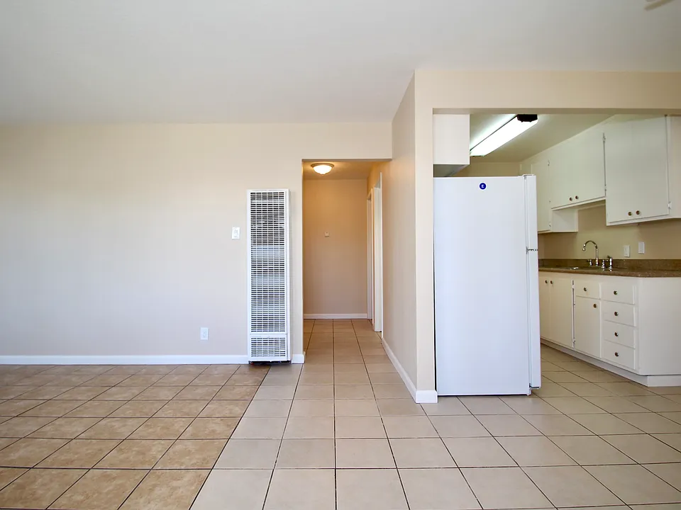 205 Smalley Ave #1