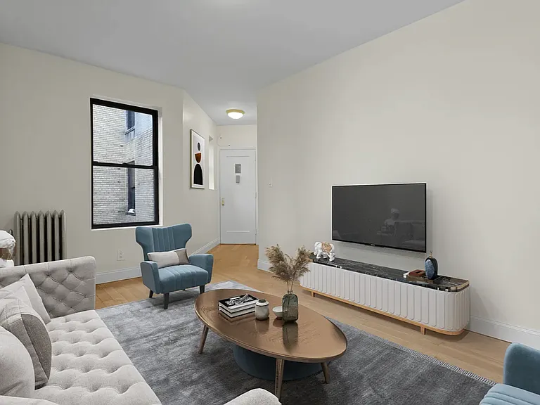 201 W 11th St #4F — Photo 1