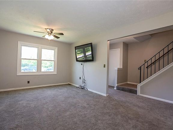 2nd image of 105 Sugar Tree Cir