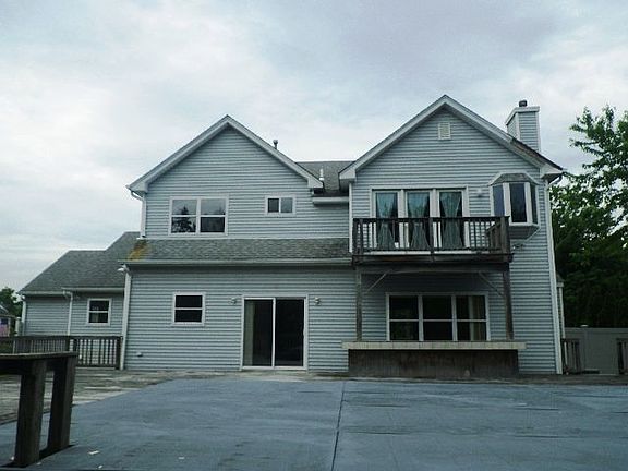 2nd image of 10 Emily Ct