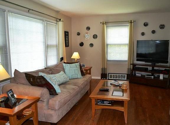 5th image of 9605 England Dr
