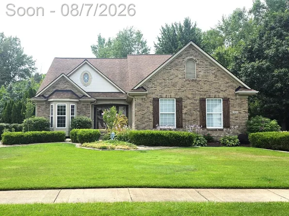 5818 Pine Trace Ct, Howell, MI 48843
