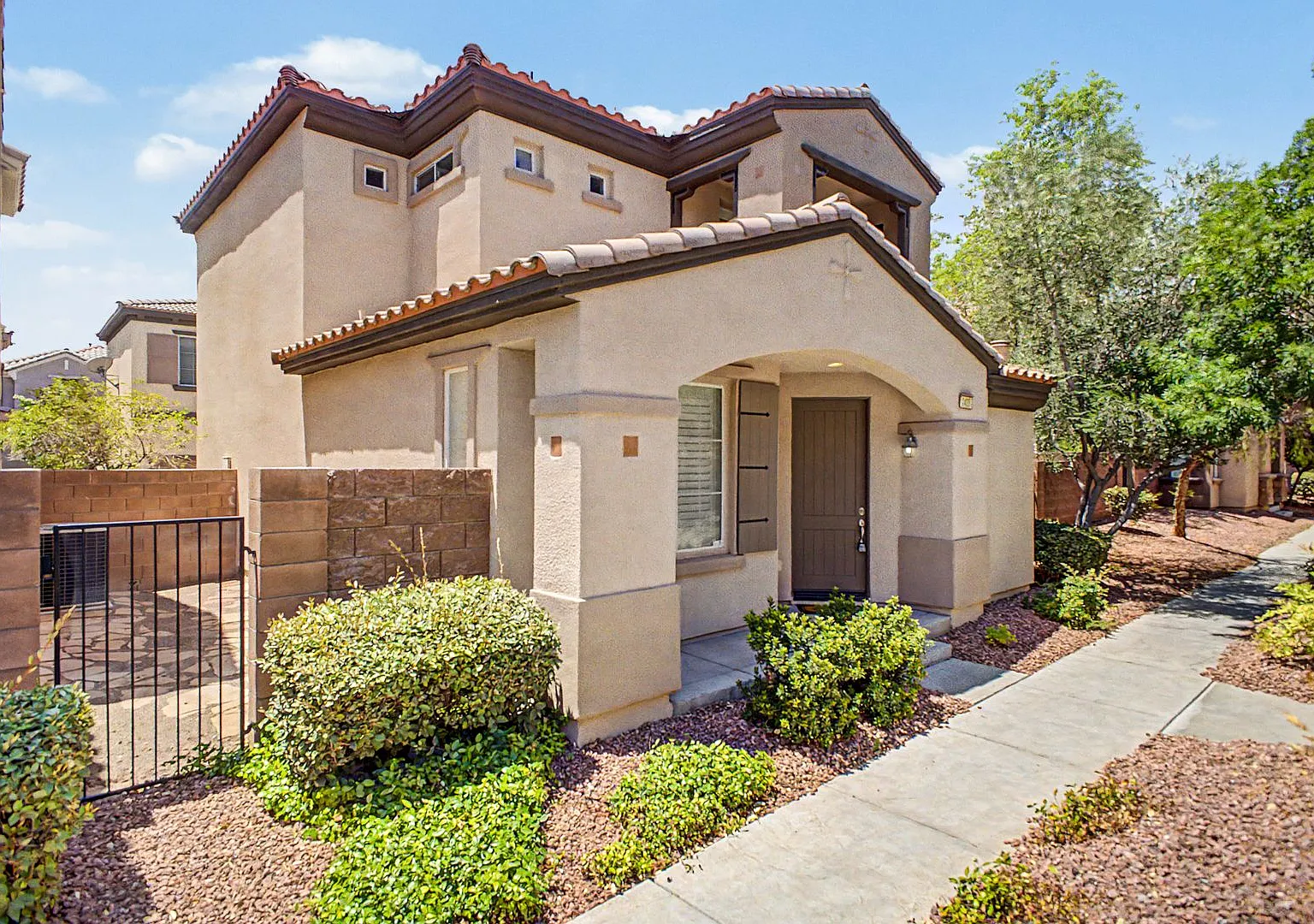 Guard gated home in the heart of Summerlin! — Photo 2