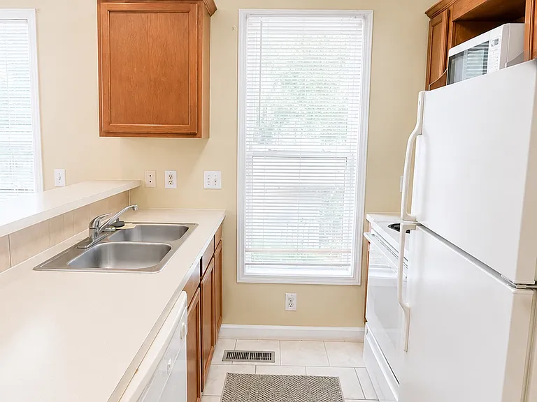 2905 Archer Rd — Photo 4