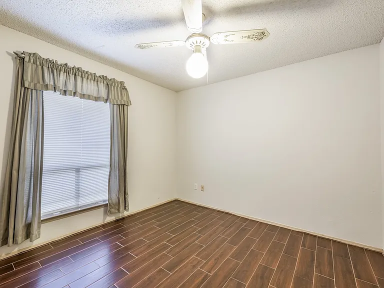 1006 Silbury Dr — Photo 12