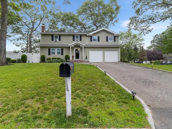 40 Ridge Haven Drive, Ridge, NY 11961