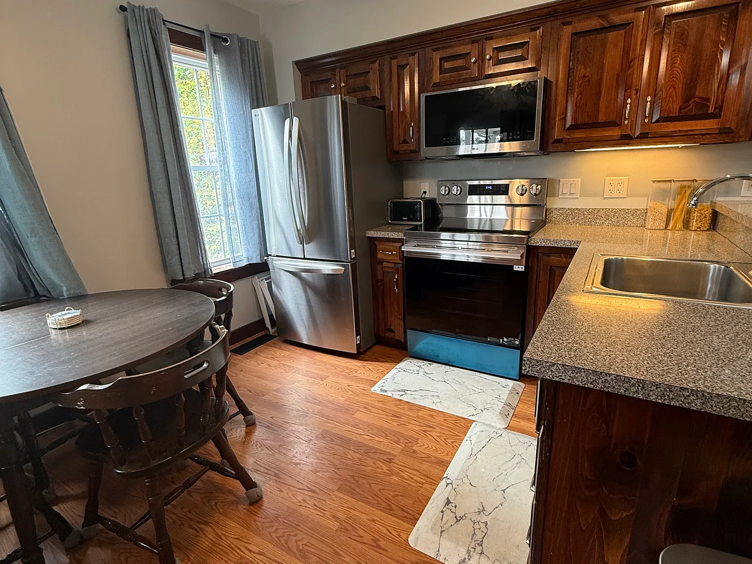 1 bed, 750 sqft, $1,900 — Photo 3