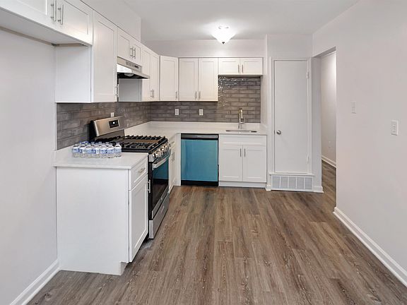 5th image of 5077 Long Branch Dr